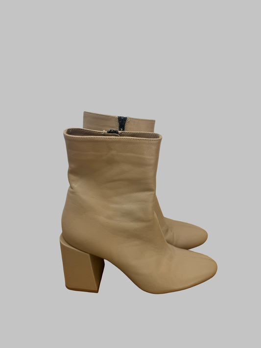 Boots Furla
