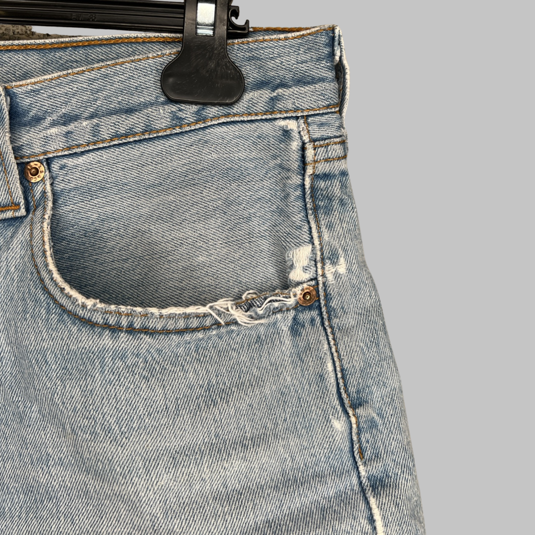 Short Levi’s 501