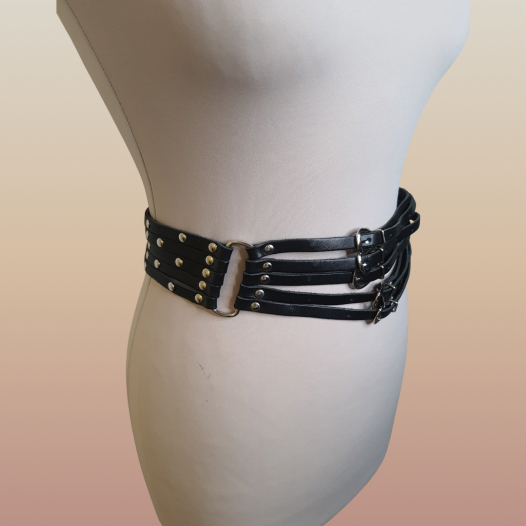 Ceinture en cuir boucles argentée