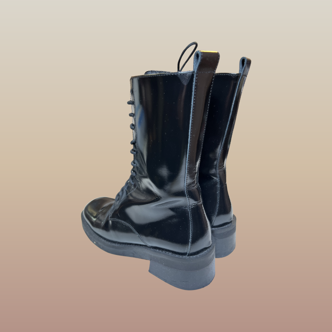 Boots E8 by Miista